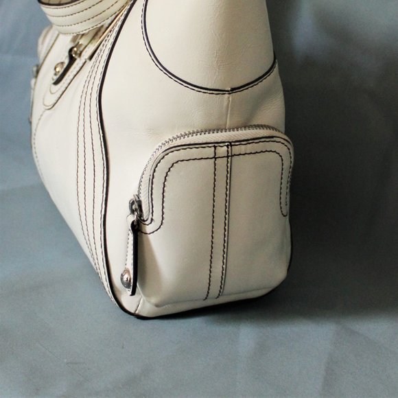 Etienne Aigner White Leather Shoulder Bag - Picture 4 of 11